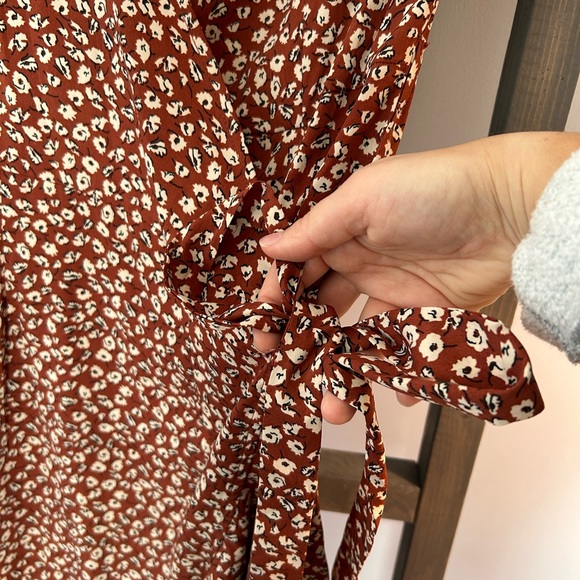 Floral wrap midi dress - Picture 4 of 6